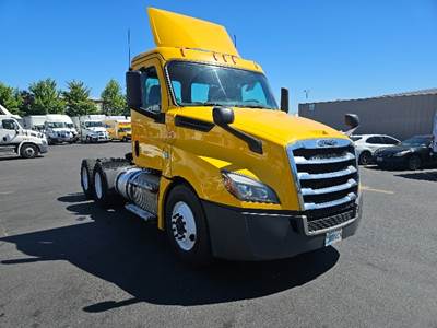 Freightliner Cascadia 126 Day Cab Truck - 450HP, 12 Speed Automatic