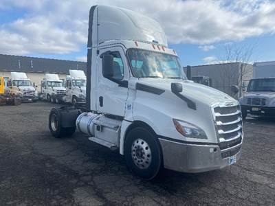 Freightliner Cascadia 126 Single Axle Day Cab Truck - 455HP, 12 Speed Automatic