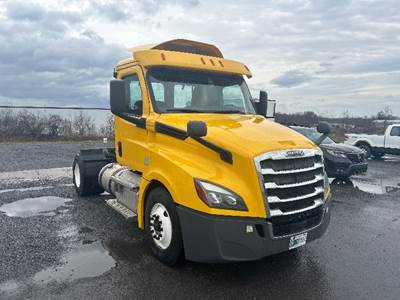 Freightliner Cascadia 126 Single Axle Day Cab Truck - 410HP, 12 Speed Automatic
