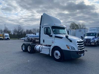 Freightliner Cascadia 126 Day Cab Truck - 450HP, 12 Speed Automatic