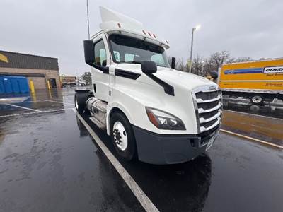 Freightliner Cascadia 126 Single Axle Day Cab Truck - 410HP, 12 Speed Automatic