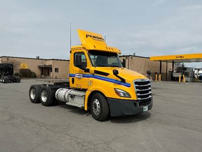 Freightliner Cascadia 126 Day Cab Truck - 435HP, 12 Speed Automatic