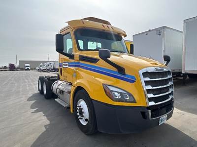 Freightliner Cascadia 126 Day Cab Truck - 435HP, 12 Speed Automatic