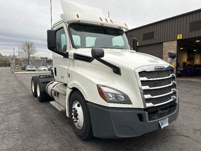 Freightliner Cascadia 126 Day Cab Truck - 435HP, 12 Speed Automatic