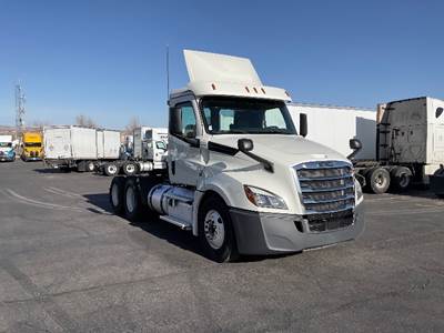 Freightliner Cascadia 126 Day Cab Truck - 435HP, 12 Speed Automatic
