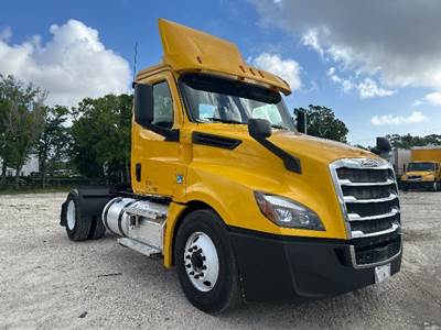 Freightliner Cascadia 126 Single Axle Day Cab Truck - 410HP, 12 Speed Automatic