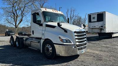 Freightliner Cascadia 126 Day Cab Truck - 455HP, 12 Speed Automatic
