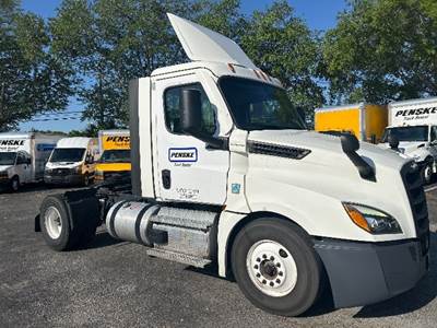 Freightliner Cascadia 126 Single Axle Day Cab Truck - 410HP, 12 Speed Automatic