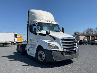 Freightliner Cascadia 126 Day Cab Truck - 455HP, 12 Speed Automatic