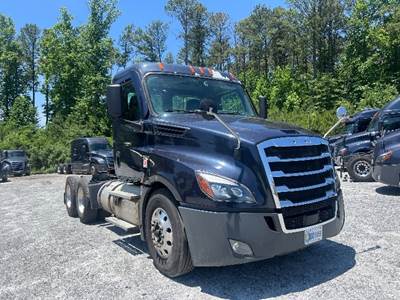 Freightliner Cascadia 126 Day Cab Truck - 455HP, 12 Speed Automatic