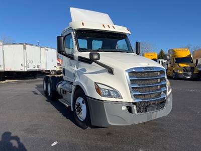 Freightliner Cascadia 126 Day Cab Truck - 435HP, 12 Speed Automatic