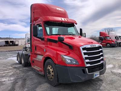 Freightliner Cascadia 126 Day Cab Truck - 435HP, 12 Speed Automatic