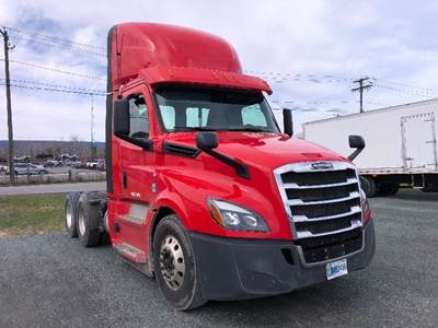 Freightliner Cascadia 126 Day Cab Truck - 435HP, 12 Speed Automatic