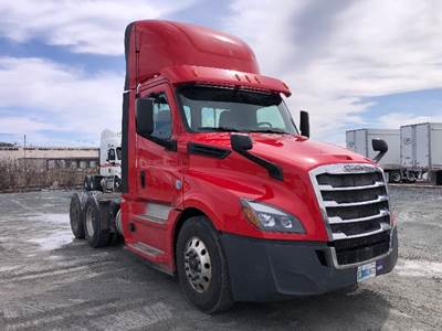 Freightliner Cascadia 126 Day Cab Truck - 435HP, 12 Speed Automatic