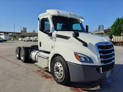 Freightliner Cascadia 126 Day Cab Truck - 450HP, 12 Speed Automatic