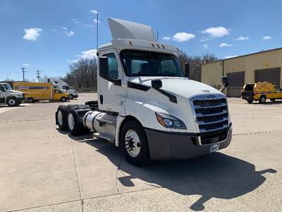 Freightliner Cascadia 126 Day Cab Truck - 435HP, 12 Speed Automatic