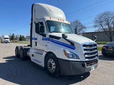 Freightliner Cascadia 126 Day Cab Truck - 455HP, 12 Speed Automatic