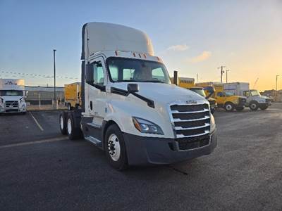 Freightliner Cascadia 126 Day Cab Truck - 505HP, 12 Speed Automatic