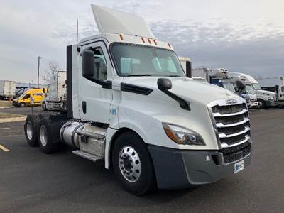 Freightliner Cascadia 126 Day Cab Truck - 435HP, 12 Speed Automatic