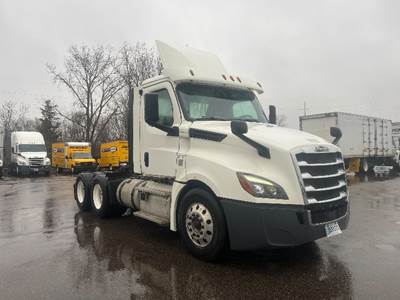 Freightliner T12664ST Day Cab Truck - 435HP, 12 Speed Automatic