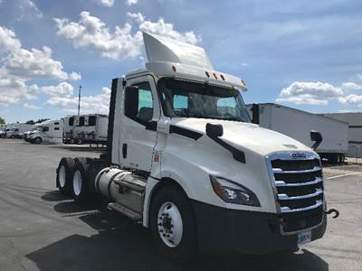 Freightliner Cascadia 126 Day Cab Truck - 435HP, 12 Speed Automatic