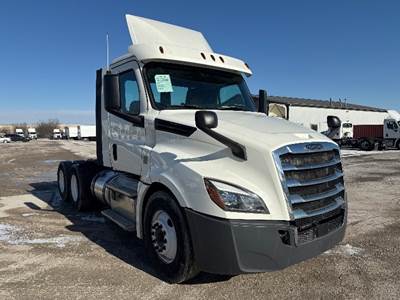 Freightliner Cascadia 126 Day Cab Truck - 435HP, 12 Speed Automatic