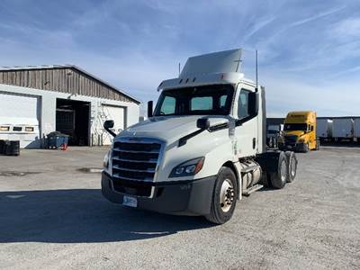 Freightliner T12664ST Day Cab Truck - 435HP, 12 Speed Automatic