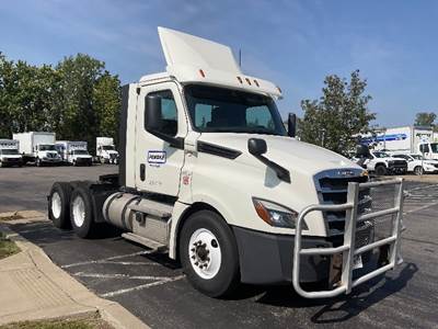 Freightliner Cascadia 126 Day Cab Truck - 435HP, 12 Speed Automatic