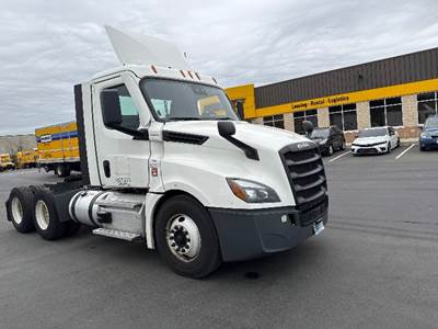 Freightliner Cascadia 126 Day Cab Truck - 435HP, 12 Speed Automatic