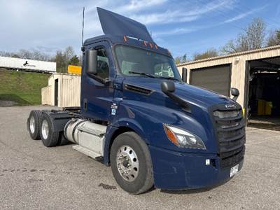 Freightliner Cascadia 126 Day Cab Truck - 450HP, 12 Speed Automatic