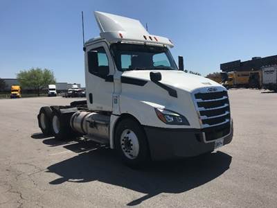 Freightliner T12664ST Day Cab Truck - 435HP, 12 Speed Automatic