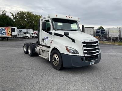 Freightliner Cascadia 126 Day Cab Truck - 435HP, 12 Speed Automatic