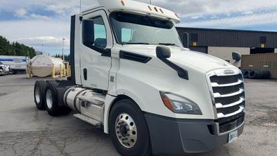 Freightliner T12664ST Day Cab Truck - 435HP, 12 Speed Automatic
