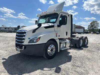 Freightliner Cascadia 126 Day Cab Truck - 435HP, 12 Speed Automatic