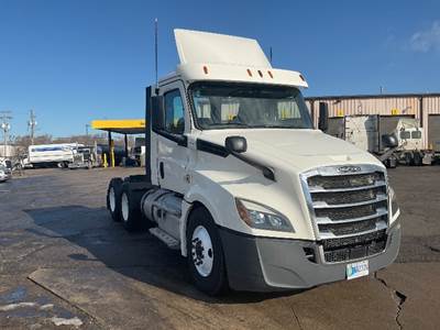 Freightliner Cascadia 126 Day Cab Truck - 435HP, 12 Speed Automatic