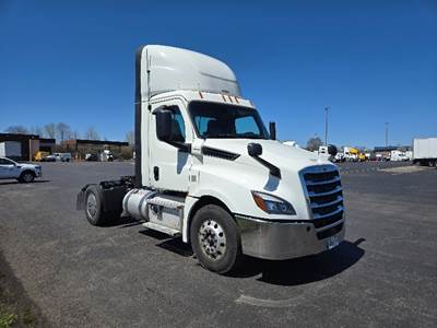Freightliner Cascadia 126 Single Axle Day Cab Truck - 455HP, 12 Speed Automatic