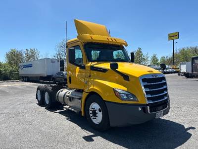 Freightliner Cascadia 126 Day Cab Truck - 435HP, 12 Speed Automatic