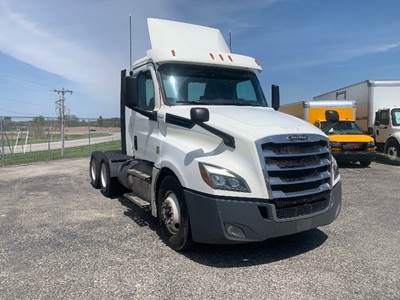 Freightliner Cascadia 126 Day Cab Truck - 435HP, 10 Speed Manual