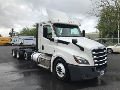 Freightliner Cascadia 126 Day Cab Truck - 475HP, 13 Speed Manual