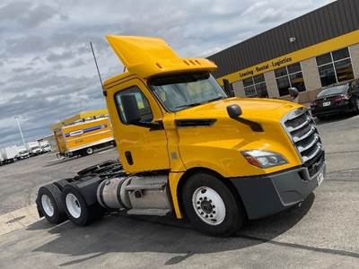 Freightliner Cascadia 126 Day Cab Truck - 435HP, 12 Speed Automatic