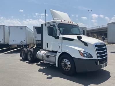 Freightliner Cascadia 126 Day Cab Truck - 455HP, 12 Speed Automatic