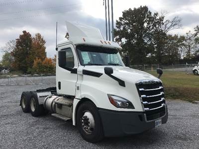 Freightliner Cascadia 126 Day Cab Truck - 435HP, 12 Speed Automatic