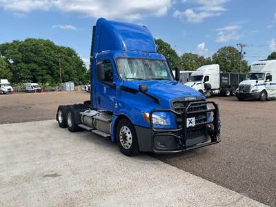 Freightliner Cascadia 126 Day Cab Truck - 435HP, 12 Speed Automatic