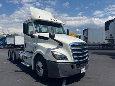 Freightliner Cascadia 126 Day Cab Truck - 435HP, 12 Speed Automatic