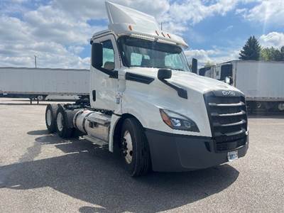 Freightliner Cascadia 126 Day Cab Truck - Cummins 400HP, 13 Speed Automatic