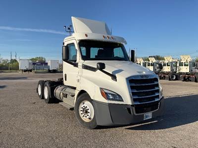 Freightliner Cascadia 126 Day Cab Truck - 435HP, 12 Speed Automatic