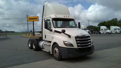 Freightliner Cascadia 126 Day Cab Truck - 435HP, 12 Speed Automatic