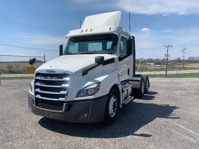 Freightliner Cascadia 126 Day Cab Truck - 435HP, 10 Speed Manual