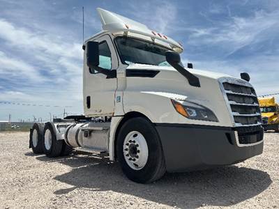 Freightliner Cascadia 126 Day Cab Truck - 435HP, 12 Speed Automatic