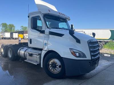 Freightliner Cascadia 126 Day Cab Truck - Cummins 400HP, 13 Speed Automatic